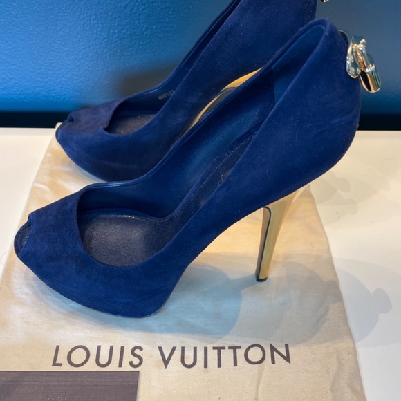 Brand New Never Worn Louis Vuitton Blue Suede Oh Really! Peep-Toe Pumps Size 41 - Picture 8 of 9